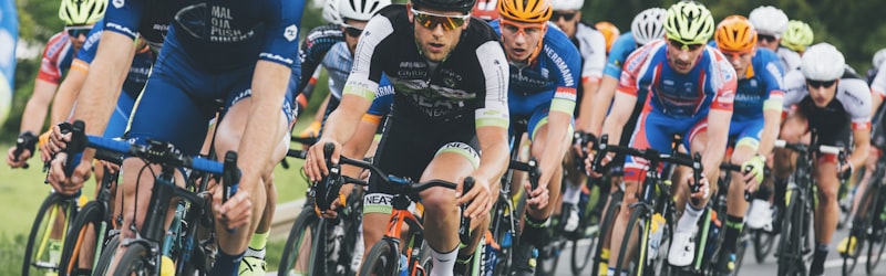 2026年世界杯筹备进展新闻配图 - 世界杯足球与体育场远景